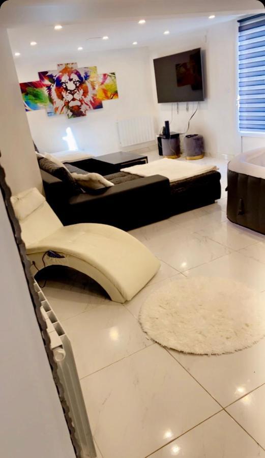 Love Room 吉法尔 外观 照片